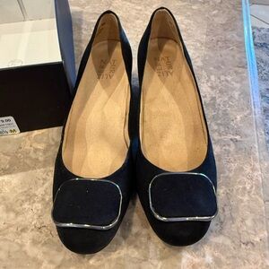 Naturalizer Donley 8.5M Black Suede Pump with Decorative Buckle.  2” Chunky Heel